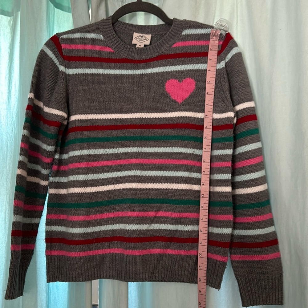 Gray sweater with striped sleeves and heart on chest petite small